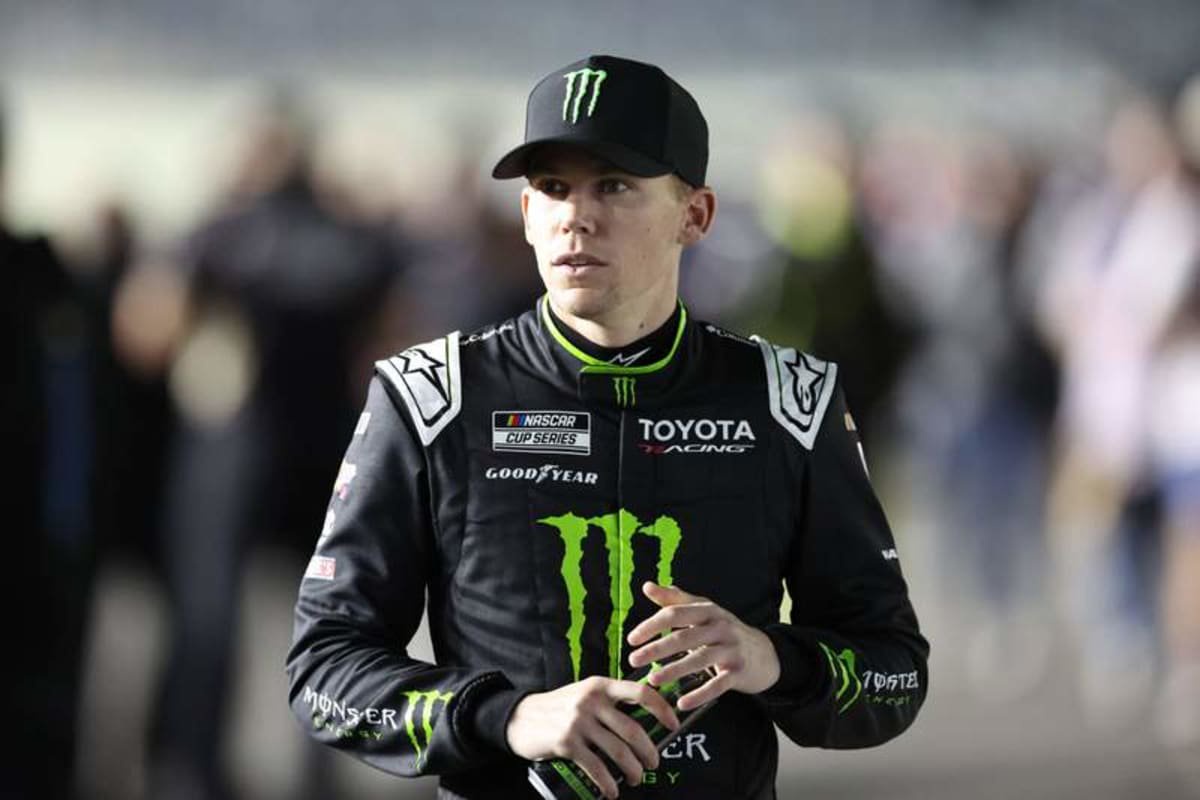 DAYTONA BEACH, FL – FEBRUARY 11: Riley Herbst 35 23XI Racing Blind Lemon Toyota walks down pit road during qualifying for the NASCAR, Motorsport, USA Cup Series Daytona 500 on February 11, 2026 at Daytona International Speedway in Daytona Beach, FL. Photo by Jeff Robinson/Icon Sportswire AUTO: FEB 11 NASCAR Cup Series Daytona 500 EDITORIAL USE ONLY Icon2602114495500 ©IMAGO/Icon Sportswire