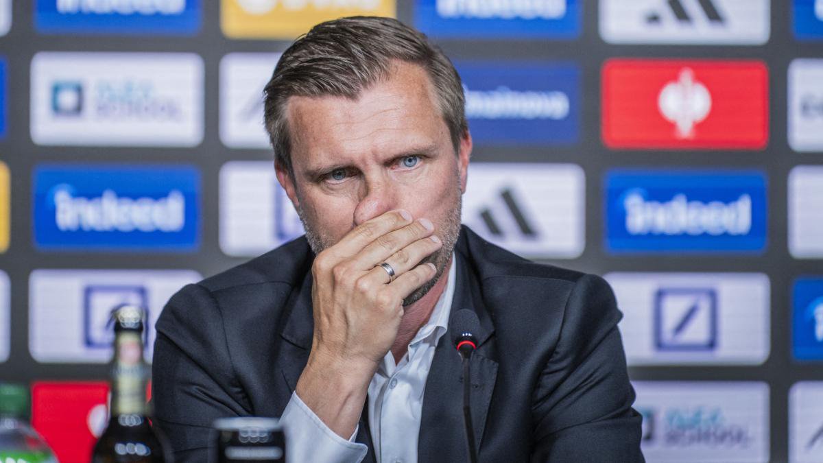 Markus Krösche auf der Pressekonferenz
