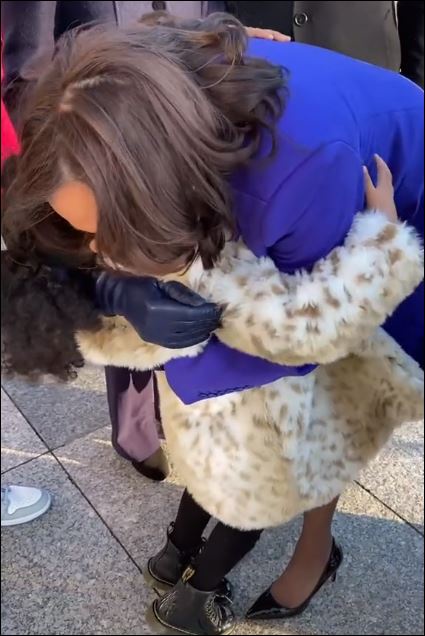 بنات أخت كامايلا هاريس (1)