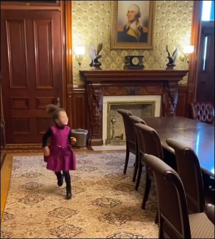 بنات أخت كامايلا هاريس (4)