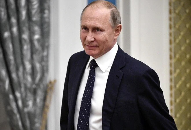 Russian President Vladimir Putin to step down? Observers say he's got a serious disease