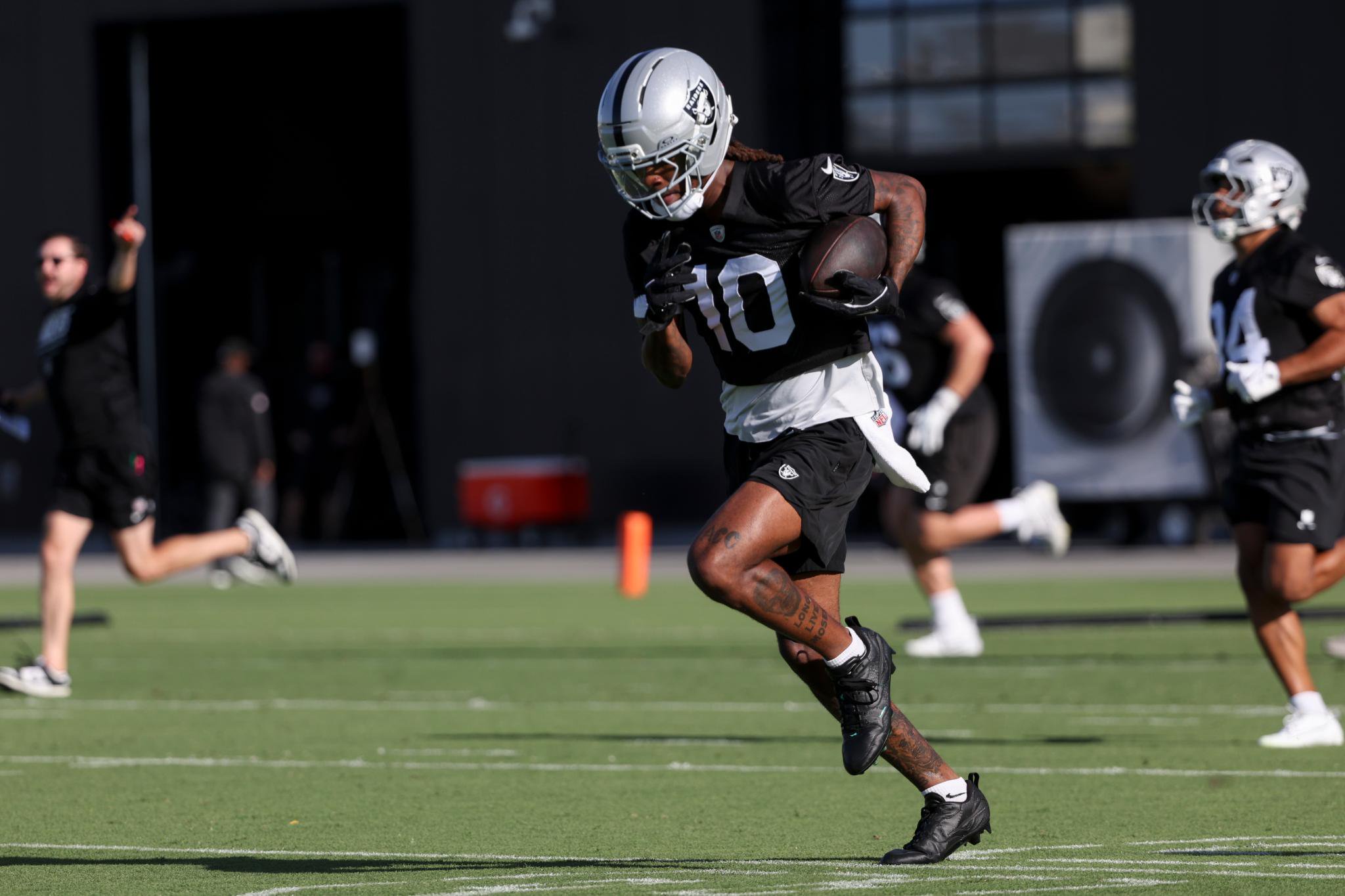 Dont'e Thornton Jr. runs with the ball during a Las Vegas Raiders practice.