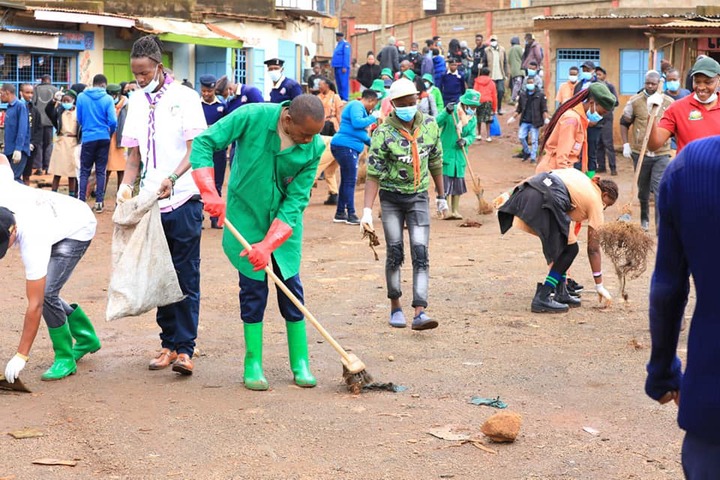 Photos of Kiambu Governor and his Wife Sweeping The Streets of Kiambu Town on Saturday Chezaspin