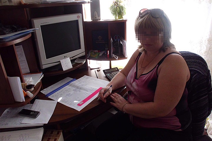 Охрана даже не пыталась помочь женщине.