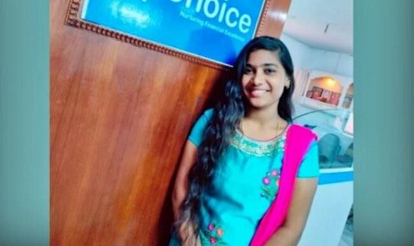 पति को लगा सेल्फी लेते समय बह गई पत्नी