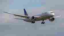 United Airlines Boeing 787-9 Dreamliner flying