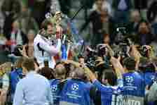 Cech holding the Champions League trophy