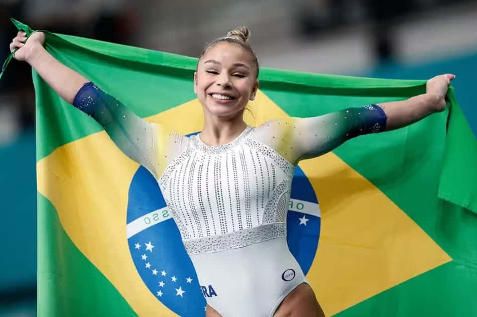 Brasileira Flávia Saraiva vibra com conquista de medalha na ginástica — Foto: Alexandre Loureiro/COB