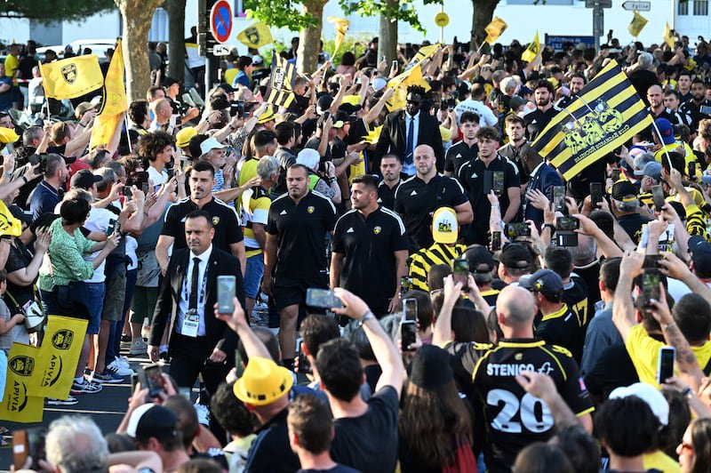 La Rochelle supporters welcome players prior to the French Top14 rugby union in 2023. Photograph: Xavier Leoty/AFP via Getty Images