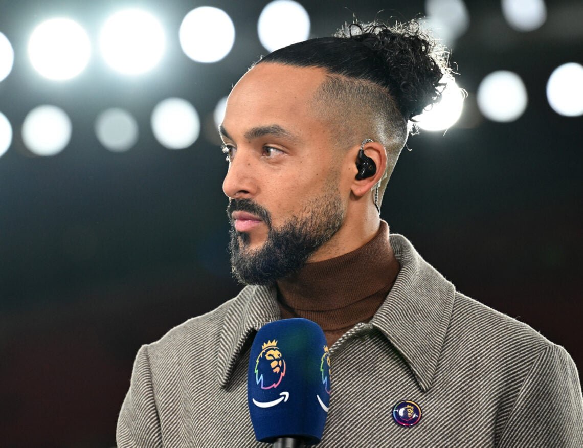 Theo Walcott looks on during Arsenal vs Man United