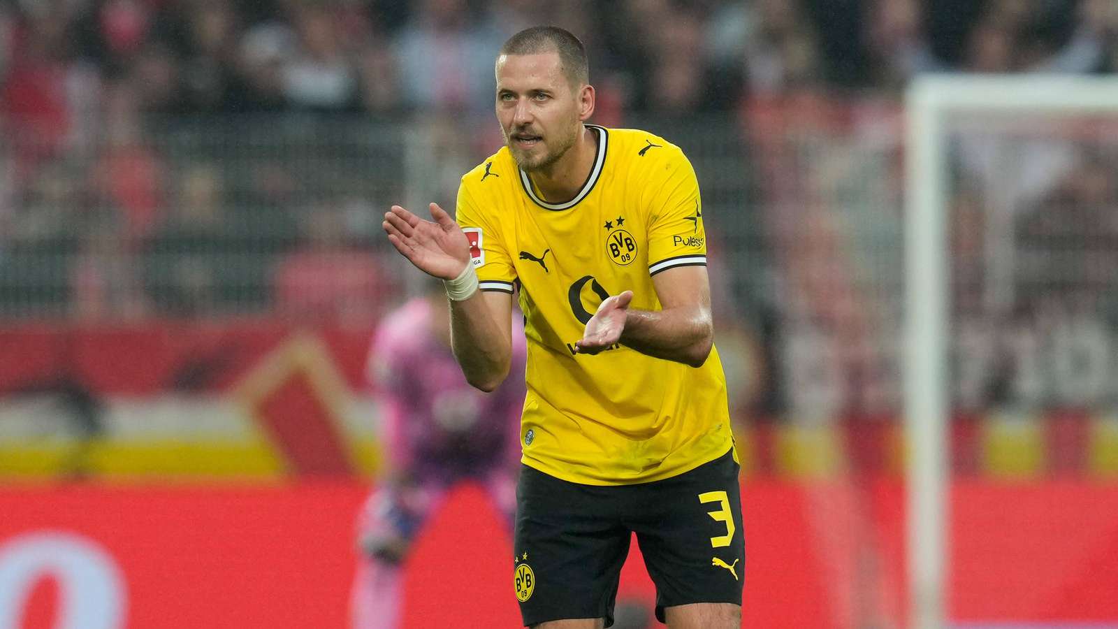 Waldemar Anton im Spiel gegen Union Berlin