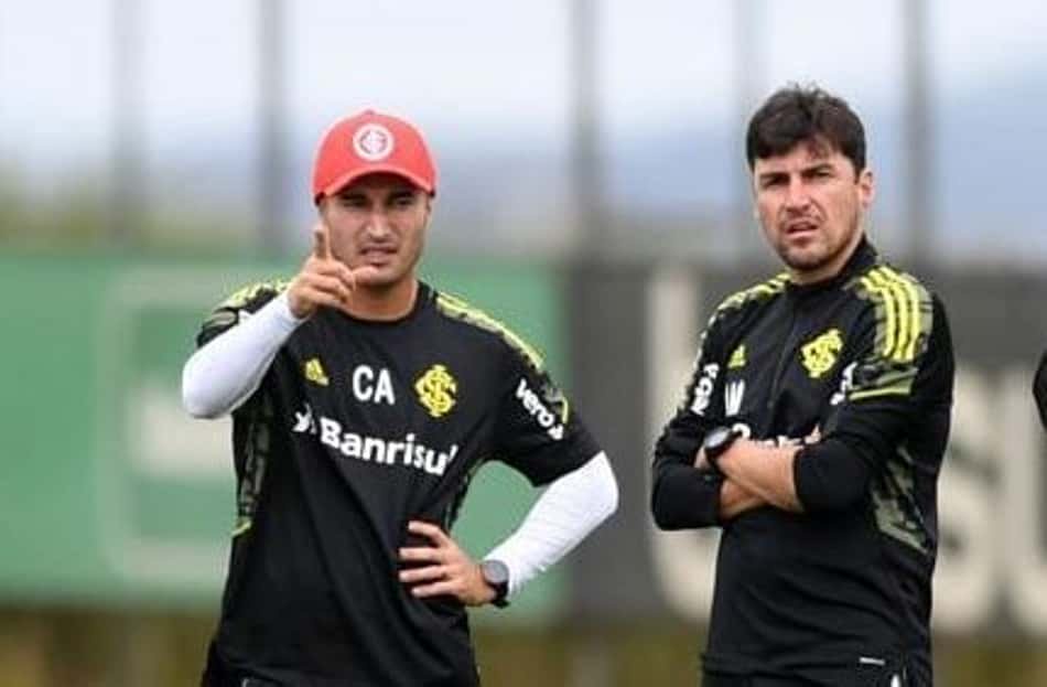 Cauan com Medina durante treino no Internacional