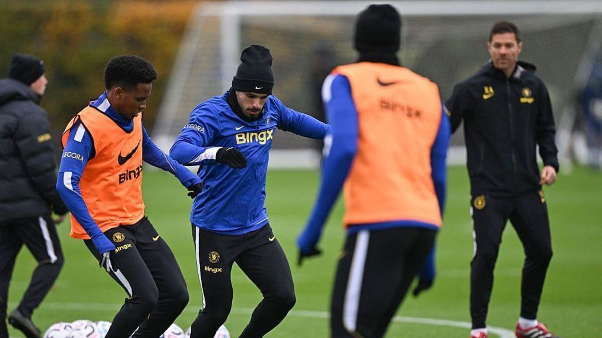 Estevao Willian and Pedro Neto of Chelsea during a training session at Chelsea Training Ground