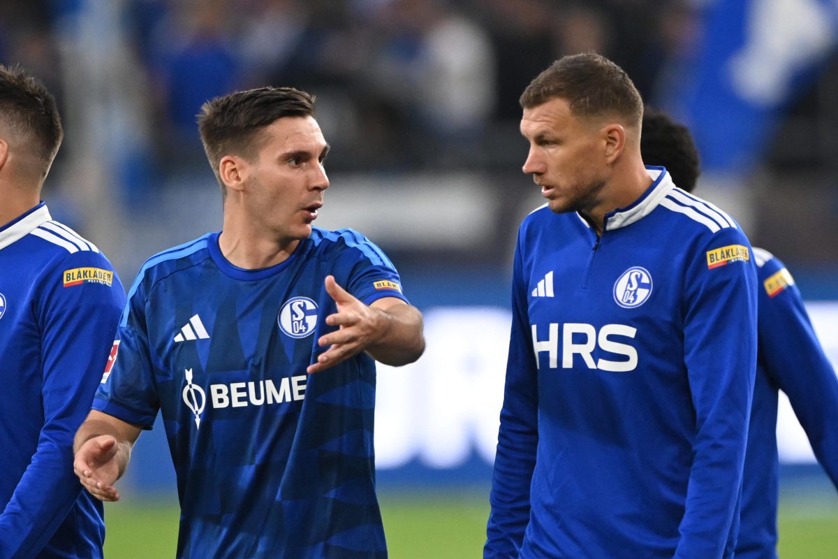 Wöber und Dzeko im Gespräch nach Abpfiff.