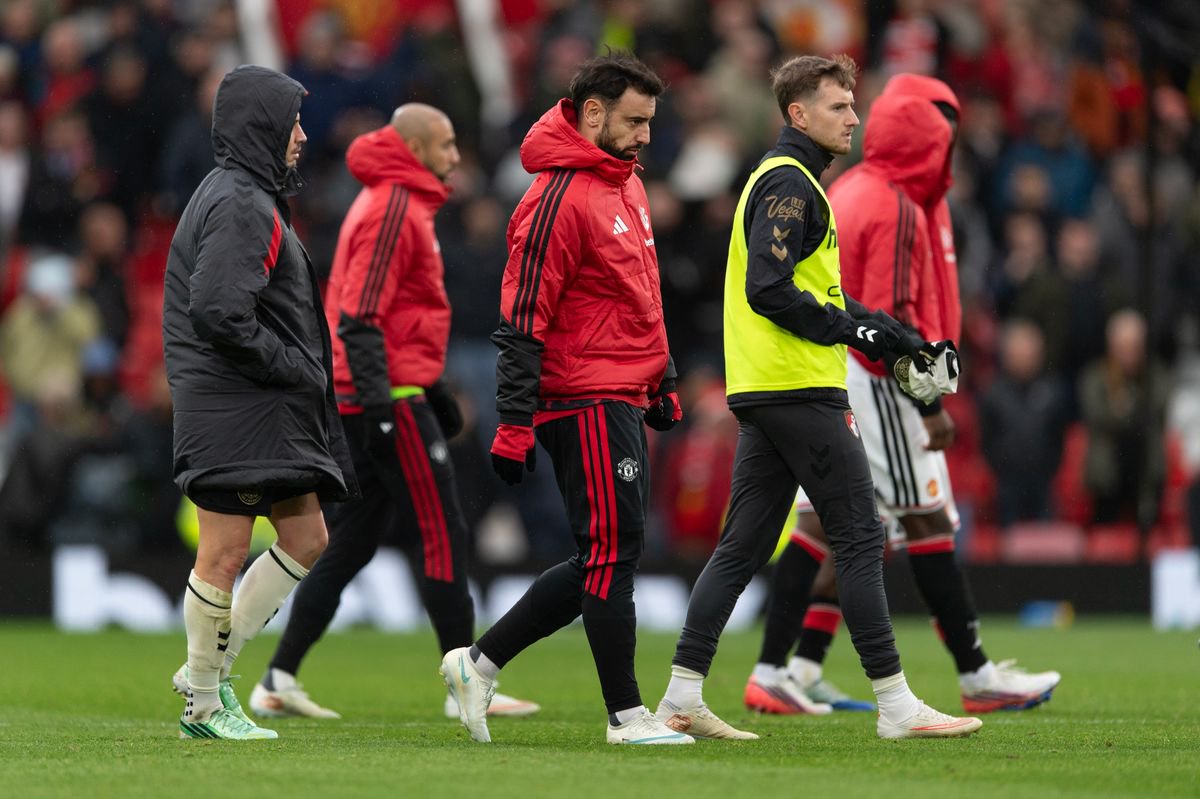 Bruno Fernandes is expected to return to the Manchester United starting XI against Chelsea 