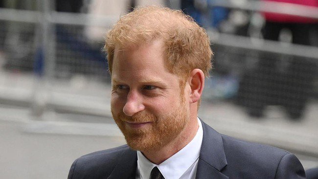 Pangeran Harry dikabarkan dapat warisan sekitar Rp160 miliar dari Ibu Suri Elizabeth atau the Queen Mother saat ia ulang tahun ke-40.