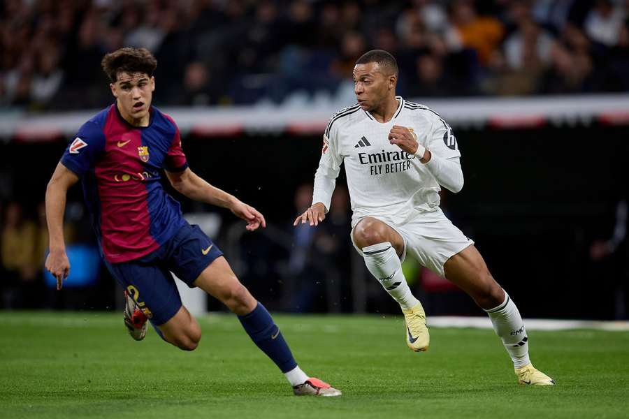 Real Madrid's Kylian Mbappe and Barcelona's Pau Cubarsi during a previous El Clasico