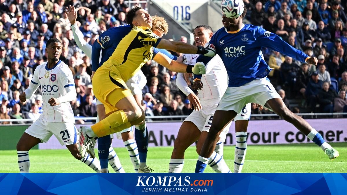 Everton vs Chelsea: Emiliano Martinez Alami Cedera Kepala Berat, Xabi Alonso Ungkap Kondisi Sang Kiper