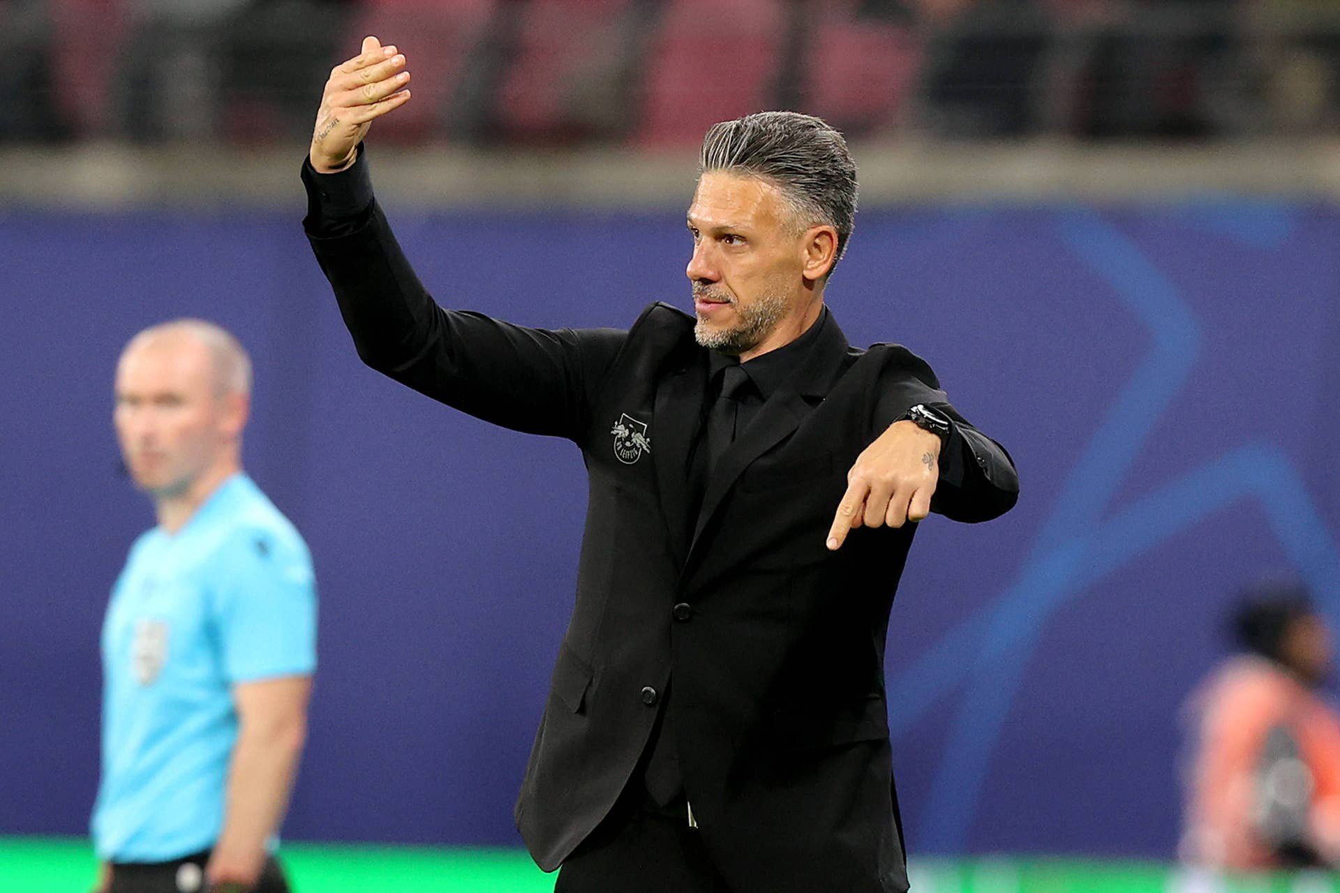 13.10.2026, xtgx, Fussball, UEFA Champions League, RB Leipzig - PSV Eindhoven, v.l. Trainer Coach Martin Demichelis RB Leipzig gibt Anweisungen, gestikuliert, mit den Armen gestikulieren gives instructions, gesticulate DFL/DFB REGULATIONS PROHIBIT ANY USE OF PHOTOGRAPHS as IMAGE SEQUENCES and/or QUASI-VIDEO Leipzig *** October 13, 2026, xtgx, Soccer, UEFA Champions League, RB Leipzig vs. PSV Eindhoven, from left: Head Coach Martin Demichelis of RB Leipzig gives instructions, gesticulates with his arms. DFL and DFB regulations prohibit any use of photographs as image sequences and/or quasi-video. Leipzig