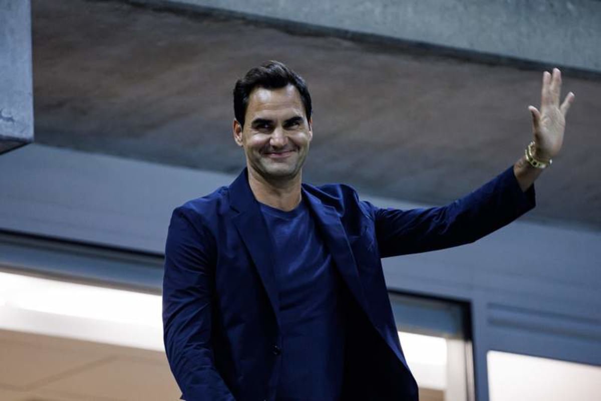 Sep 3, 2024; Flushing, NY, USA; Roger Federer watches Aryna Sabalenka of Russia playing Qinwen Zheng of China on day nine of the U.S. Open tennis tournament at the USTA Billie Jean King National Tennis Center. © Mike Frey-Imagn Images