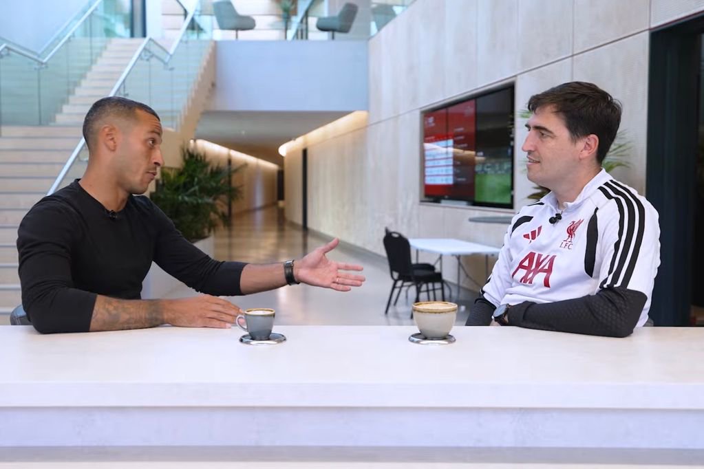 Thiago Alcantara speaking to Liverpool head coach Andoni Iraola