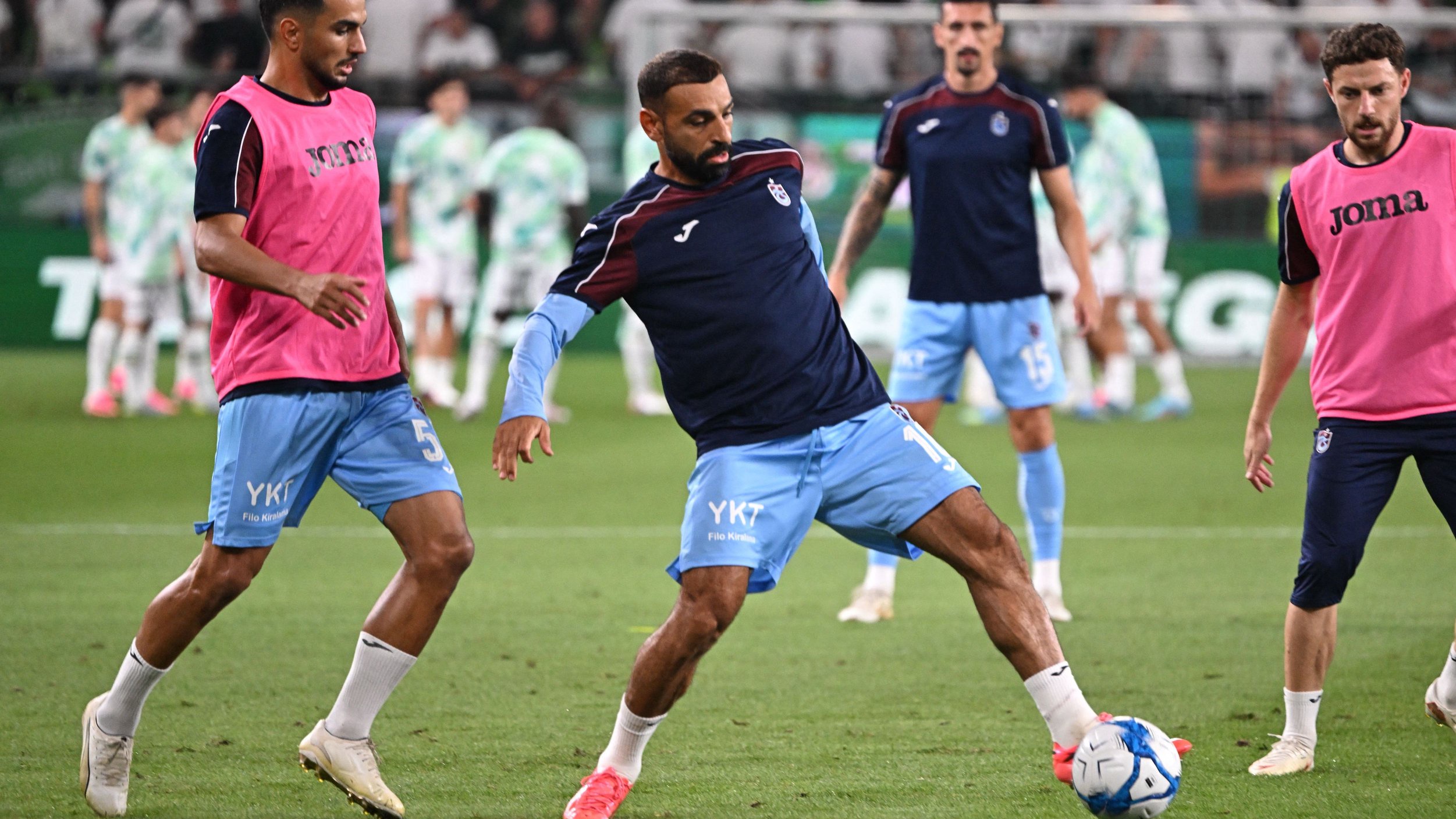 Despite the curse of the artificial pitch: Salah leads Trabzon's attack in the Finland battle