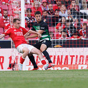 Benfica 1-1 Sporting (2024/25) Quinta vantagem desperdiçada por Rui Borges na época de estreia. Na jornada 33, Trincão marcou logo aos 4' mas Akturkoglu empatou aos 63'. Ainda assim, o 1-1 na Luz embalou o Sporting para o bicampeonato... - Foto: IMAGO