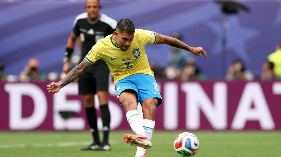 Bruno Guimarães perdeu pênalti no confronto entre Brasil e Noruega