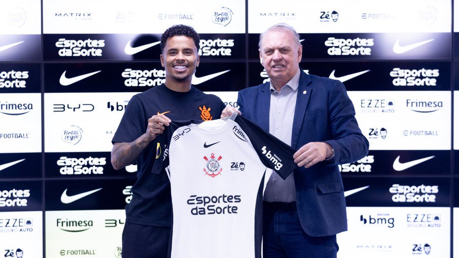 Allan sendo apresentado pelo Corinthians