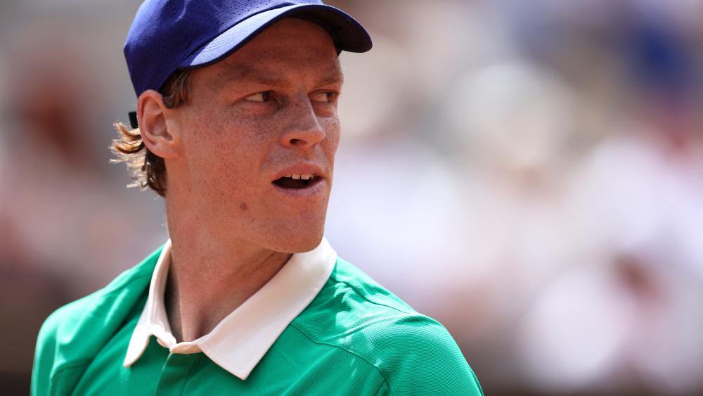 Jannik Sinner wird noch bis Ende des Jahres auf der ATP-Tour vermisst. © AFP / ALAIN JOCARD