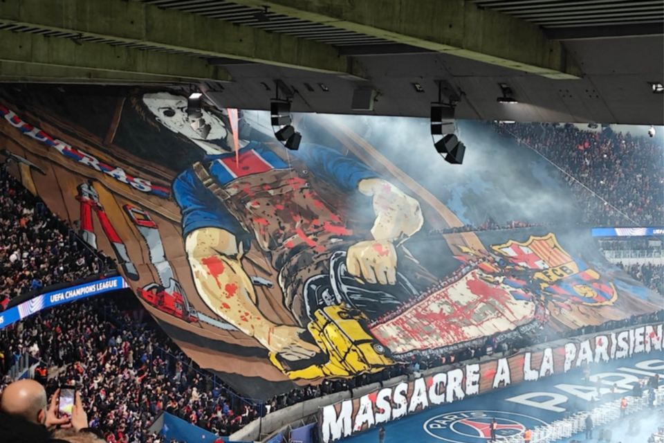 Les Ultras parisiens ont déployé un tifo faisant référence au film Massacre à la Tronçonneuse