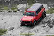n The Bronco’s hill descent system enables the SUV to crawl down steep slopes with ease.