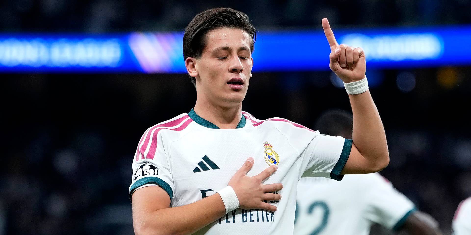 Arda Güler von Real Madrid feiert ein Tor im Champions-League-Spiel im Bernabéu-Stadion.
