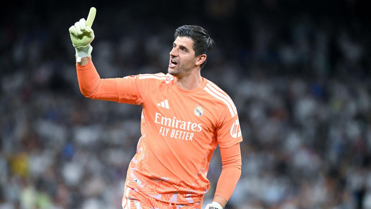 Thibaut Courtois hebt den Zeigefinger nach oben