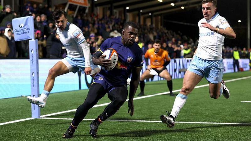 Christian Wade prepares to touch down for Newcastle Red Bulls' first try.