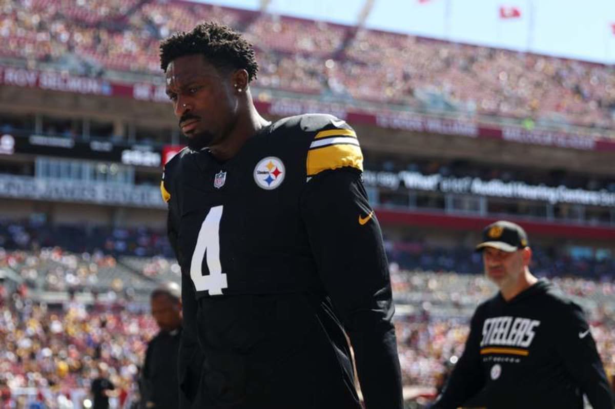 Oct 18, 2026; Tampa, Florida, USA; Pittsburgh Steelers wide receiver DK Metcalf (4) looks on before the game against the Tampa Bay Buccaneers at Raymond James Stadium. © Morgan Tencza-Imagn Images