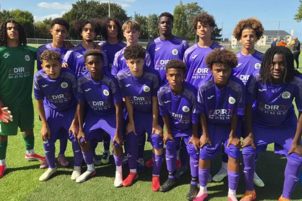 L'équipe U16 du Groupement Elbeuf-Cléon-Caudebec, coachée par Mohamed Abdelmoula, doit atteindre le niveau U17 Nationaux dans les deux ans, selon les objectifs des dirigeants.