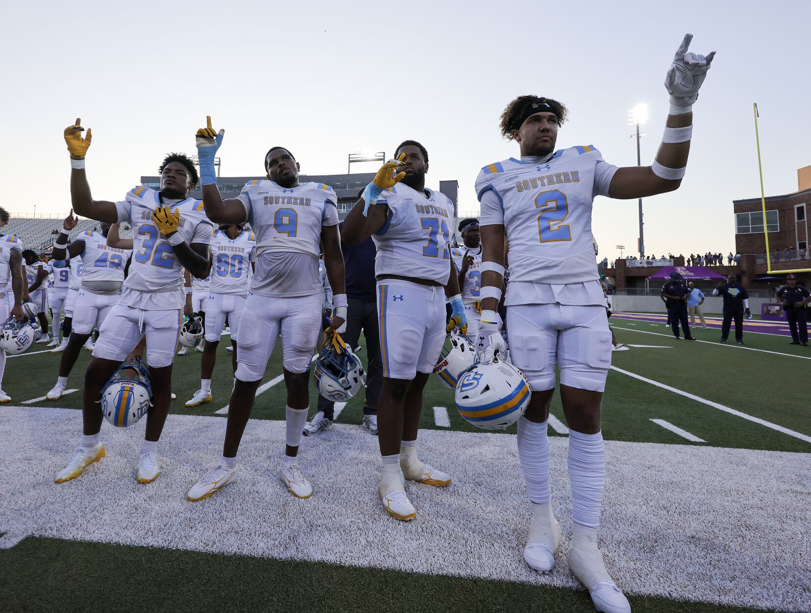 261010-spo-ball-Southern @PVU-FB