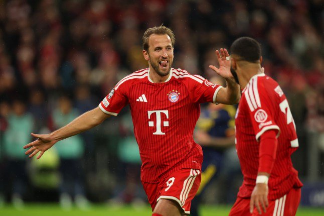 MUNICH, GERMANY - OCTOBER 21: Harry Kane of FC Bayern Muenchen celebrates the team's second goal during the UEFA Champions League 2026/27 League Phase MD3 match between FC Bayern M??nchen and Arsenal FC at Football Arena Munich on October 21, 2026 in Munich, Germany. (Photo by Alex Grimm/Getty Images)