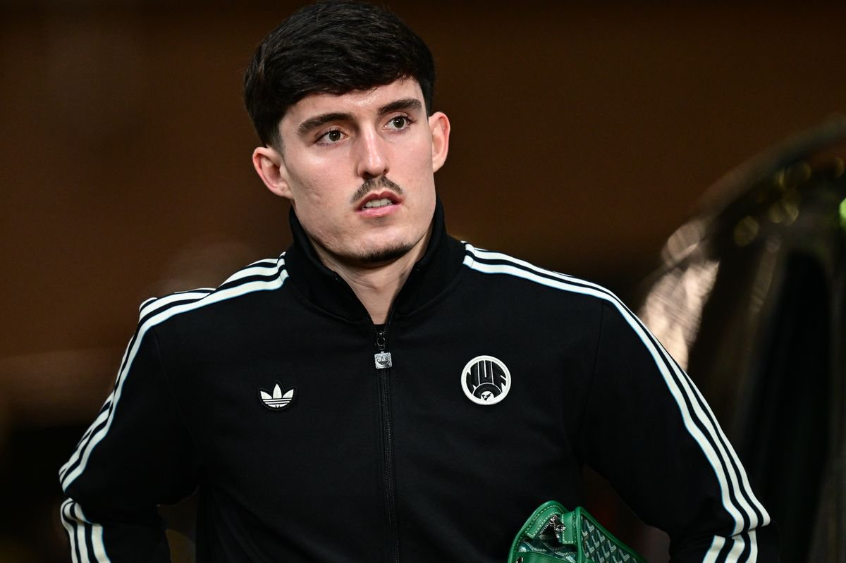 Tino Livramento of Newcastle United (21) arrives for the Carabao Cup Quarter Final match between Newcastle United and Fulham at St James' Park
