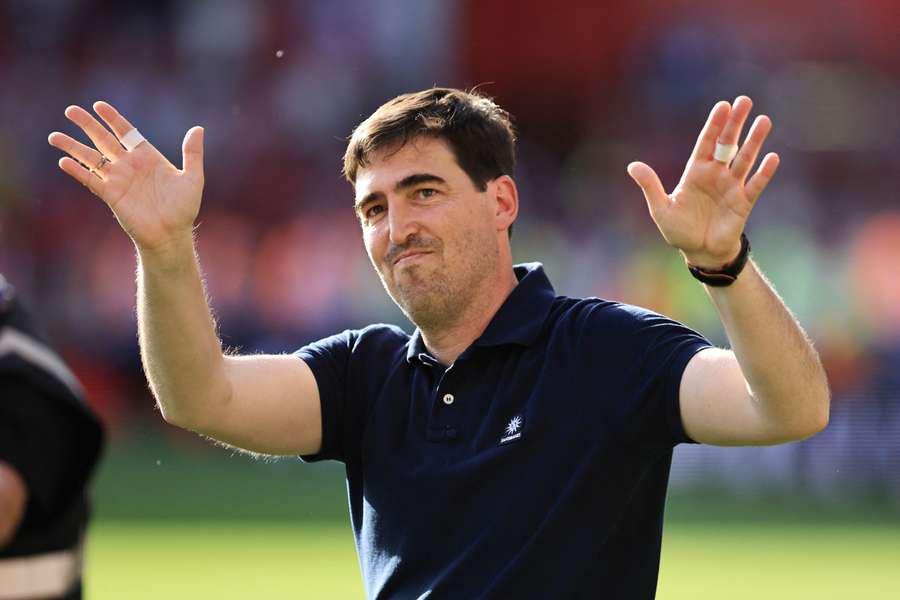 Liverpool manager Andoni Iraola.