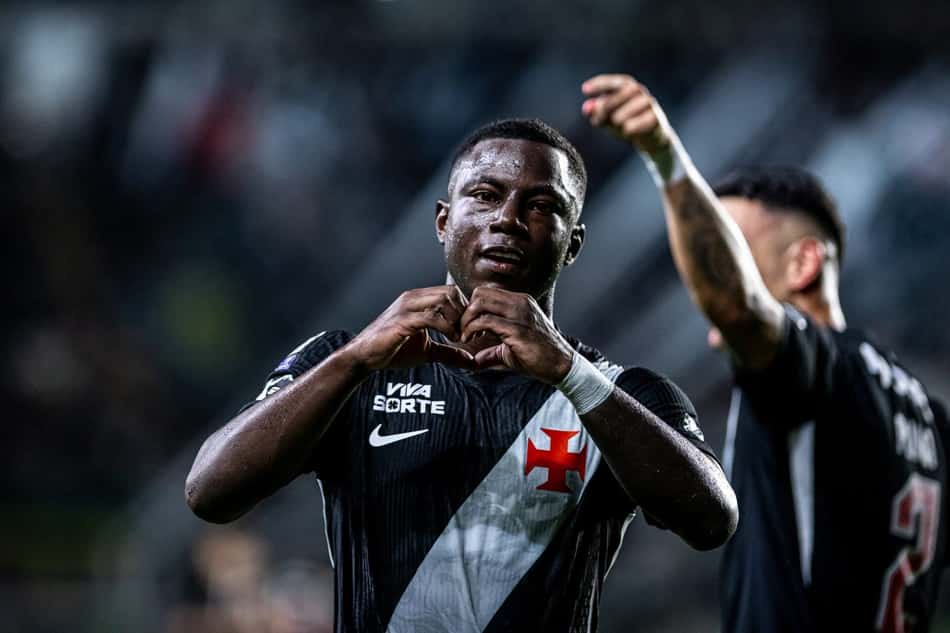 Marino Hinestroza comemorando gol da virada do Vasco