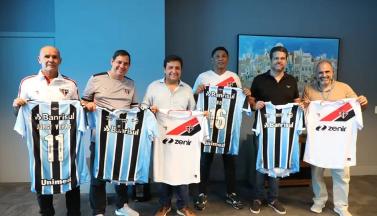 Jardel e Jorge Veras visitam a Arena - Divulgação/Grêmio