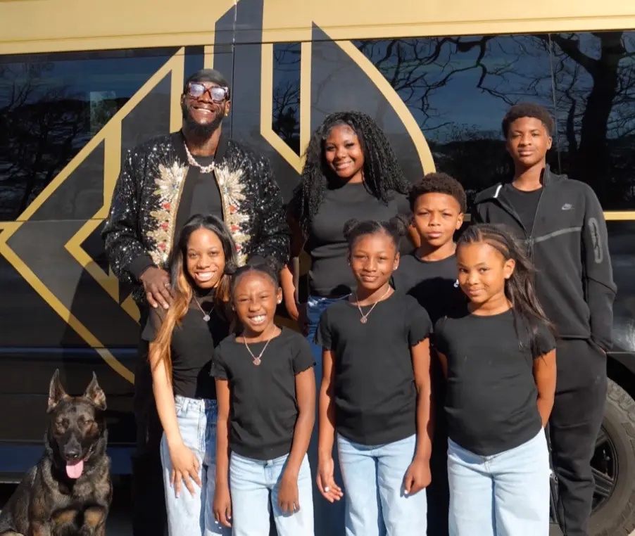 Deontay Wilder with his children, including his daugther Naieya (Instagram/Bronzebomber)