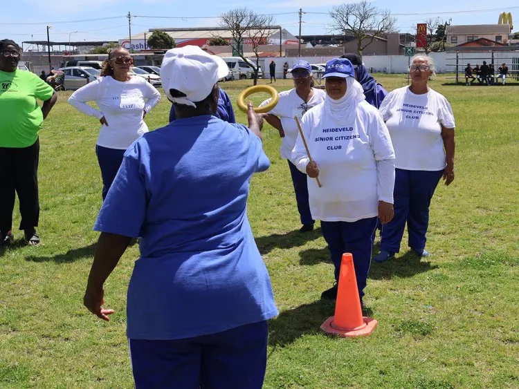 The games included “throw the hoop”, where participants must throw a small hoop and make sure it lands on a stick. Photos: Mary-Anne Gontsana/@GroundUp