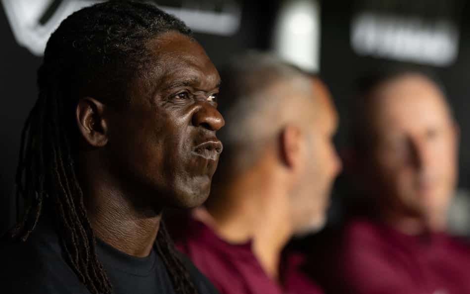 Seedorf faz careta durante o jogo entre Vasco e Corinthians, pelo Brasileirão
