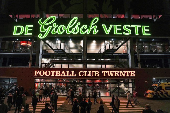 Die Auseinandersetzung, die zur Verhaftung führte, geschah beim De Grolsch Veste, dem Stadion des FC Twente Enschede.