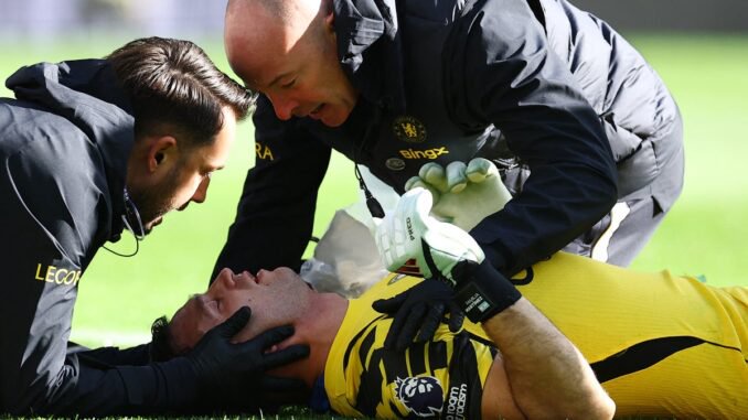 Chelsea goalkeeper Martínez hospitalised after collision with Everton defender