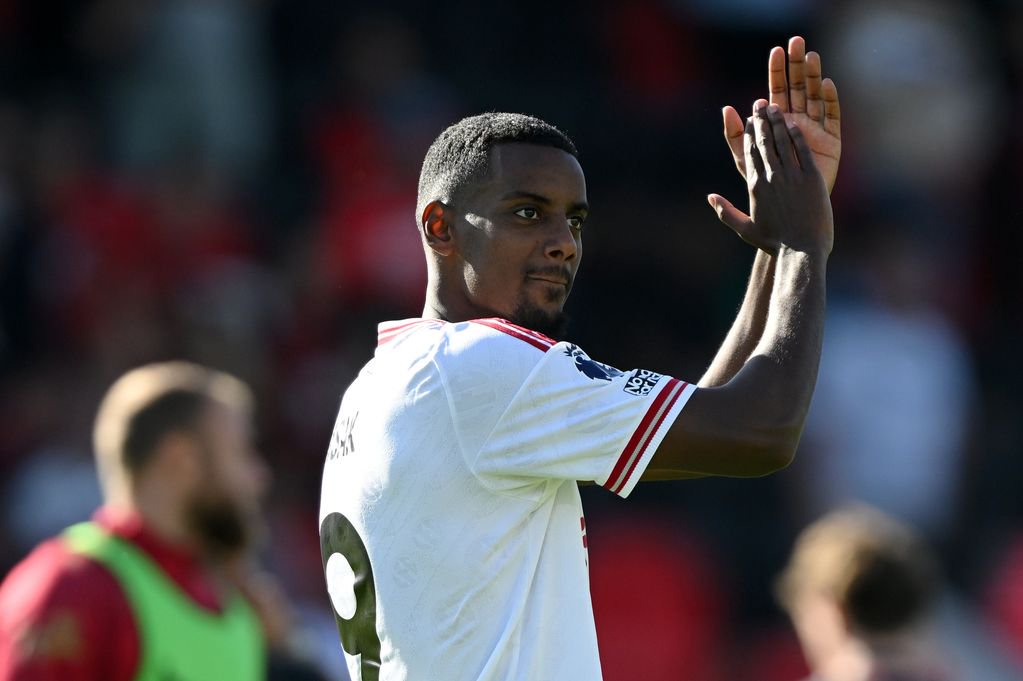 Alexander Isak of Liverpool applauds the fans after the Premier League 2026/27 match between AFC Bournemouth and Liverpool FC