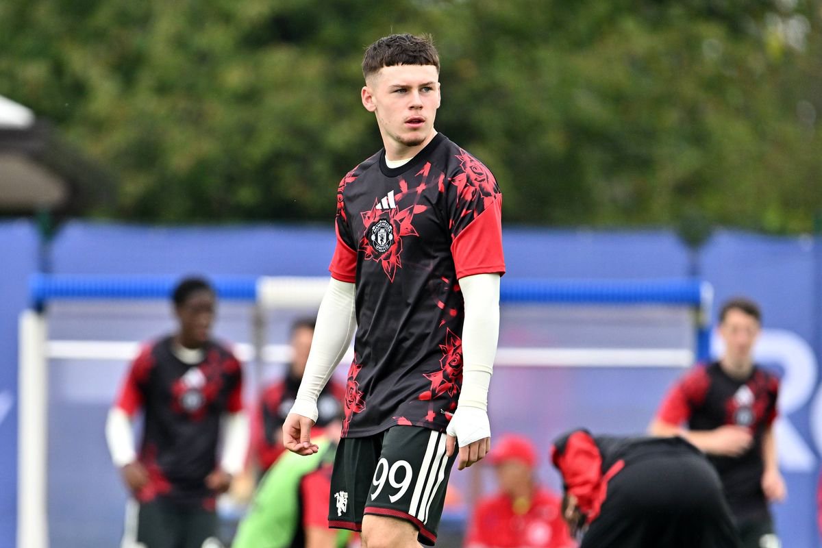 Kai Rooney of Manchester United looks on during the warm up before the UEFA Youth League match between Como 1907 U20 and Manchester United U19 at Centro Sportivo Comunale Angelo Volontè
